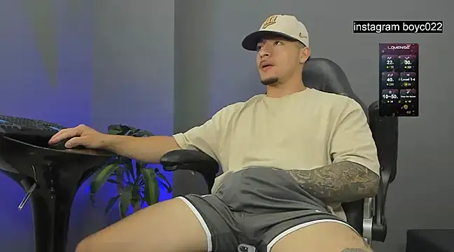 Snapshot of boyc022_ chatting on January 6, 7:52 am boyc022 online show from January 6, 7:52 am