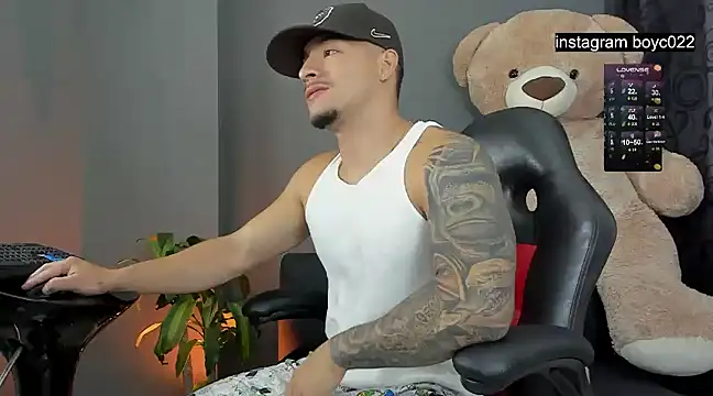 Snapshot of boyc022_ chatting on February 13, 11:04 pm boyc022 online show from February 13, 11:04 pm