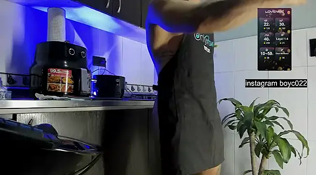 Snapshot of boyc022_ chatting on February 18, 8:03 pm boyc022 online show from February 18, 8:03 pm