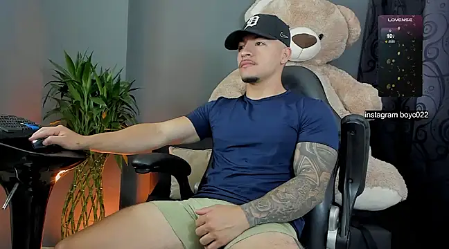 Snapshot of boyc022_ chatting on February 22, 10:18 am boyc022 online show from February 22, 10:18 am