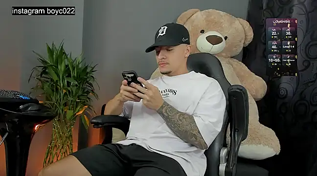 Snapshot of boyc022_ chatting on March 6, 1:58 am boyc022 online show from March 6, 1:58 am