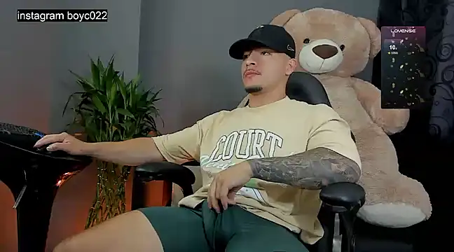 Snapshot of boyc022_ chatting on March 8, 12:11 am boyc022 online show from March 8, 12:11 am