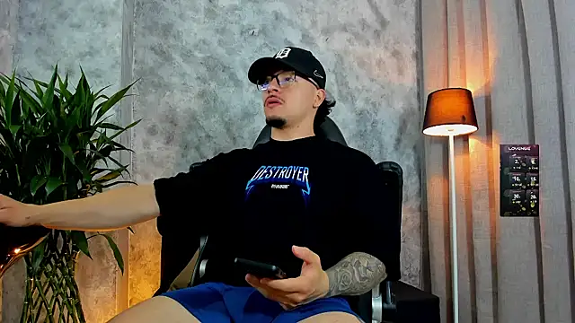 Snapshot of boyc022_ chatting on November 24, 1:11 pm boyc022 online show from November 24, 1:11 pm