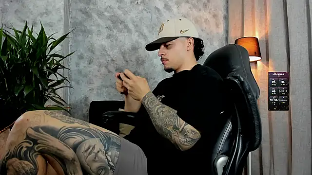 Snapshot of boyc022_ chatting on November 29, 1:14 pm boyc022 online show from November 29, 1:14 pm