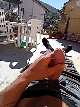 Snapshot of MrTamburine22 chatting on October 6, 11:29 am MrTamburine22 online show from October 6, 11:29 am