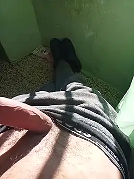 Snapshot of MrTamburine22 chatting on November 28, 11:57 am MrTamburine22 online show from November 28, 11:57 am