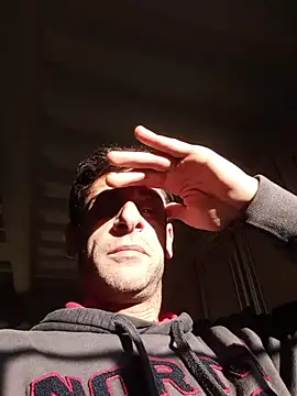 Snapshot of MrTamburine22 chatting on December 14, 2:11 pm MrTamburine22 online show from December 14, 2:11 pm