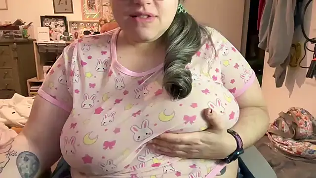 Snapshot of MimiParis chatting on January 6, 4:23 pm MimiParis online show from January 6, 4:23 pm