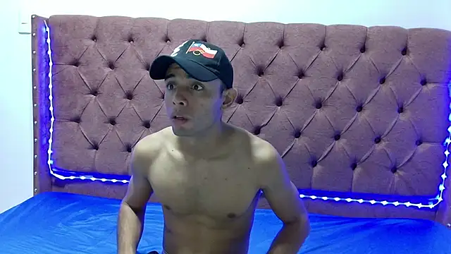 smiths couple online show from January 18, 1:30 am