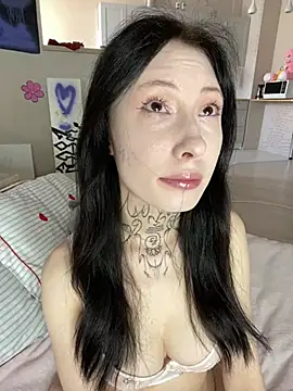 Snapshot of your_Roxy chatting on December 19, 8:34 am your Roxy online show from December 19, 8:34 am