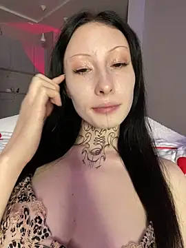 Snapshot of your_Roxy chatting on January 18, 12:46 am your Roxy online show from January 18, 12:46 am