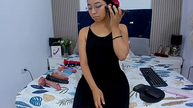 Snapshot of NAHOMI_MILLER chatting on February 20, 11:49 pm NAHOMI MILLER online show from February 20, 11:49 pm