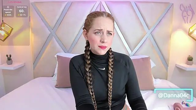 DannaCouper online show from October 3, 11:29 am