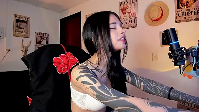 Snapshot of alessia_iris19 chatting on February 11, 1:43 am alessia iris19 online show from February 11, 1:43 am