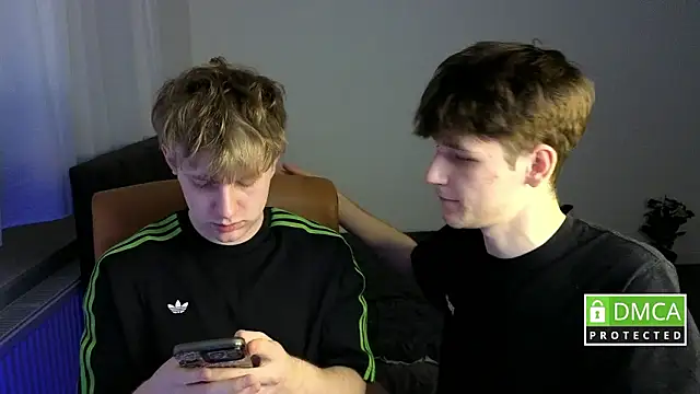 Snapshot of cutie_guys chatting on March 19, 11:20 pm cutie guys online show from March 19, 11:20 pm