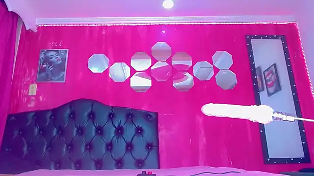 Snapshot of TiffanyMackensyy chatting on November 22, 1:59 am TiffanyMackensyy online show from November 22, 1:59 am