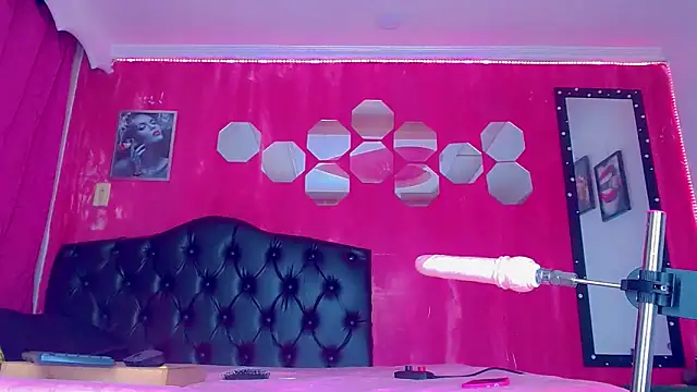 Snapshot of TiffanyMackensyy chatting on November 29, 3:20 am TiffanyMackensyy online show from November 29, 3:20 am