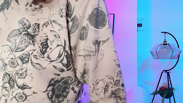 Snapshot of Theia_moon chatting on January 5, 12:42 pm Theia moon online show from January 5, 12:42 pm