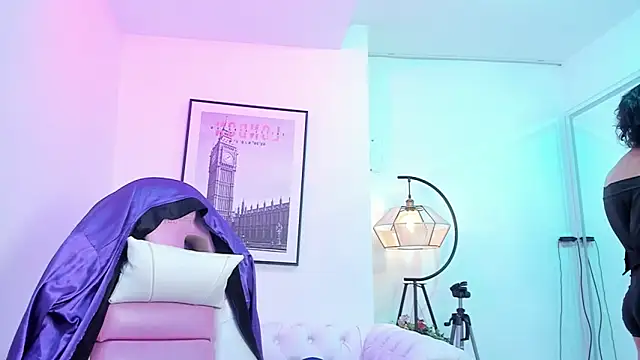 Snapshot of Theia_moon chatting on February 4, 12:33 pm Theia moon online show from February 4, 12:33 pm