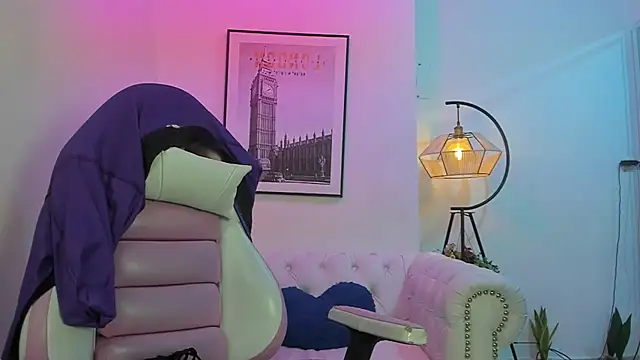 Snapshot of Theia_moon chatting on February 8, 12:39 pm Theia moon online show from February 8, 12:39 pm