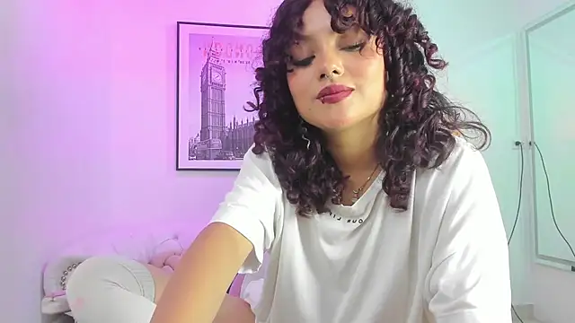 Snapshot of Theia_moon chatting on February 28, 3:48 pm Theia moon online show from February 28, 3:48 pm