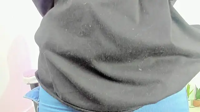 Snapshot of Theia_moon chatting on March 4, 12:33 pm Theia moon online show from March 4, 12:33 pm