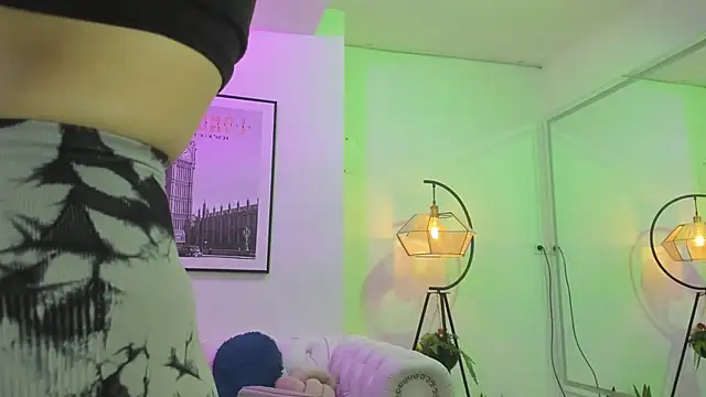 Snapshot of Theia_moon chatting on March 11, 12:50 pm Theia moon online show from March 11, 12:50 pm