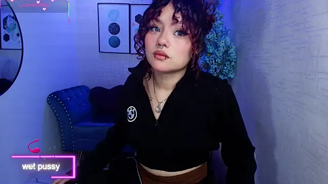 Snapshot of Theia_moon chatting on October 4, 1:31 pm Theia moon online show from October 4, 1:31 pm