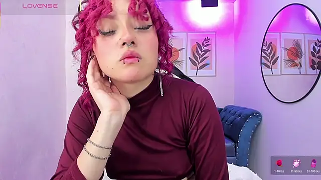 Snapshot of Theia_moon chatting on October 20, 1:55 pm Theia moon online show from October 20, 1:55 pm