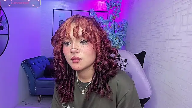 Snapshot of Theia_moon chatting on November 15, 3:48 am Theia moon online show from November 15, 3:48 am