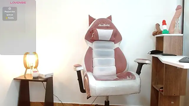 NAOMI WINDSOR online show from February 27, 7:04 pm