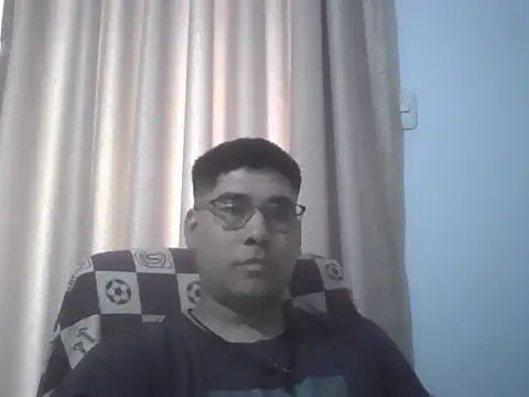 estudiante69 online show from December 3, 10:52 pm