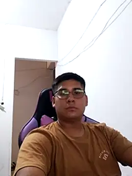 estudiante69 online show from February 13, 2:46 pm