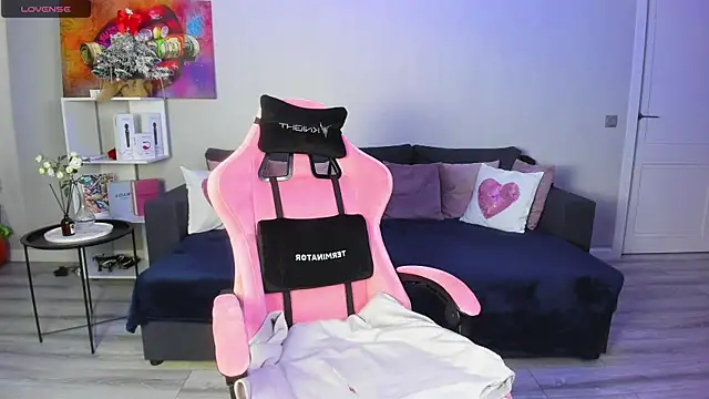 Snapshot of BritneyLix chatting on January 28, 9:41 am BritneyLix online show from January 28, 9:41 am