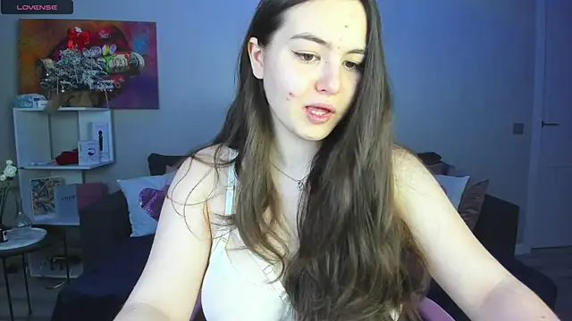 Snapshot of BritneyLix chatting on February 3, 9:41 am BritneyLix online show from February 3, 9:41 am