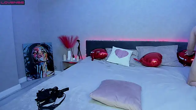 Snapshot of BritneyLix chatting on March 8, 5:54 pm BritneyLix online show from March 8, 5:54 pm