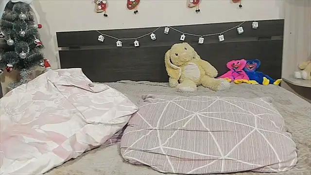 Snapshot of lola__banny chatting on December 3, 3:00 pm lola banny online show from December 3, 3:00 pm