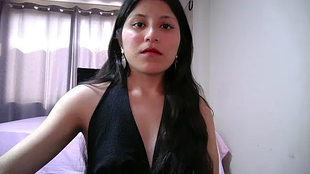 Snapshot of petite_paola chatting on January 9, 8:11 pm petite paola online show from January 9, 8:11 pm