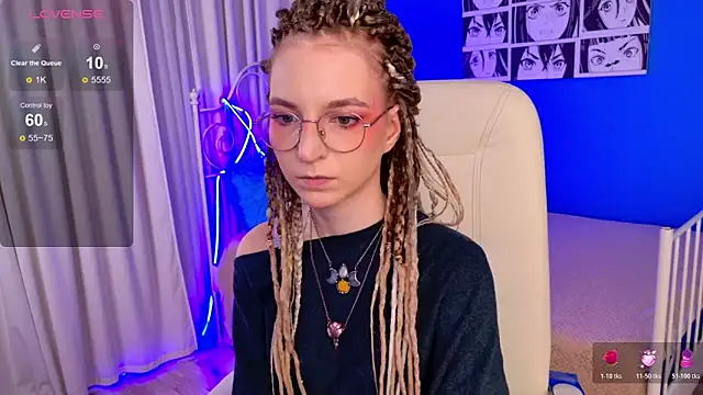 Snapshot of VioletShine chatting on November 15, 11:18 am VioletShine online show from November 15, 11:18 am