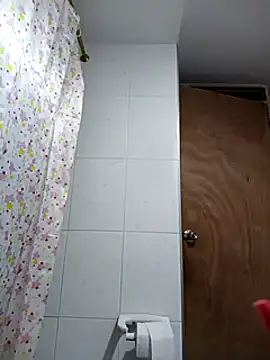 Snapshot of Queenjenn__ chatting on February 1, 11:32 am Queenjenn online show from February 1, 11:32 am