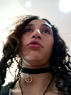 Snapshot of Queenjenn__ chatting on February 4, 2:21 pm Queenjenn online show from February 4, 2:21 pm