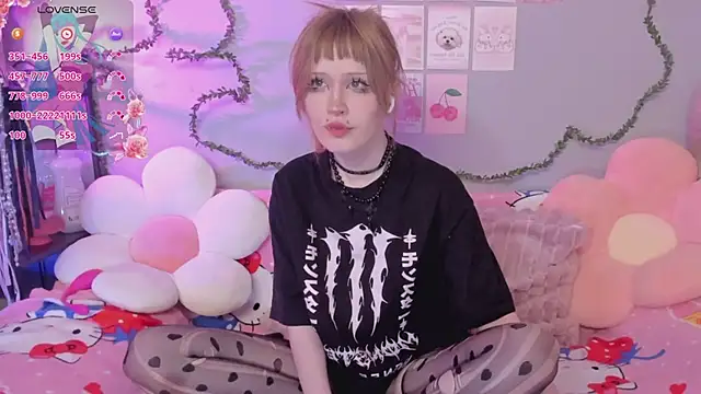 EvaStevs online show from April 29, 9:43 pm