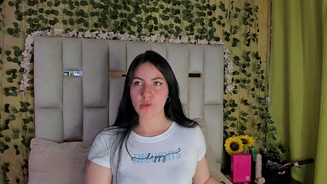 Snapshot of jenifer__power10 chatting on March 9, 2:32 pm jenifer power10 online show from March 9, 2:32 pm