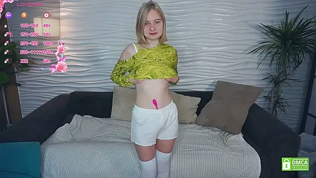 Snapshot of OdelinaFicken chatting on November 12, 4:35 am OdelinaFicken online show from November 12, 4:35 am