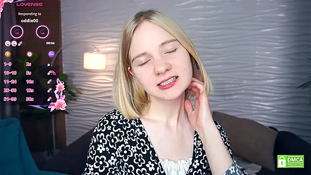 Snapshot of OdelinaFicken chatting on November 23, 4:23 am OdelinaFicken online show from November 23, 4:23 am