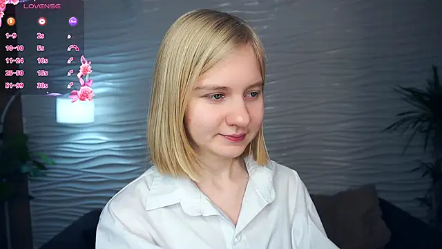 Snapshot of OdelinaFicken chatting on December 15, 4:17 am OdelinaFicken online show from December 15, 4:17 am