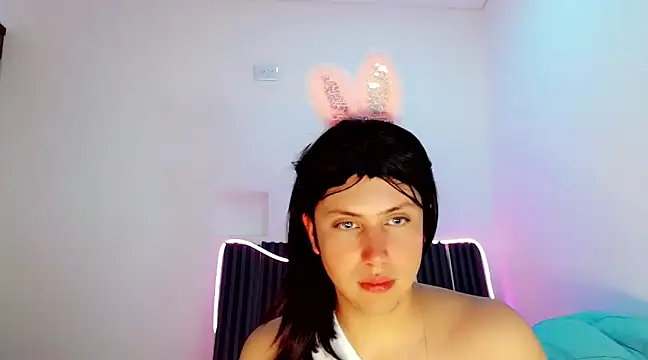 Snapshot of Oxana-Novikov chatting on December 6, 4:36 am Oxana-Novikov online show from December 6, 4:36 am