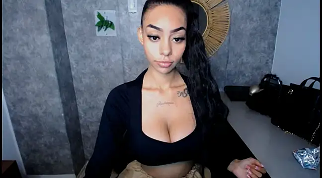 Snapshot of Tiffanny chatting on February 11, 1:09 pm Tiffanny online show from February 11, 1:09 pm