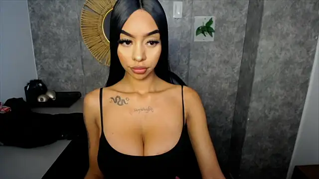 Snapshot of Tiffanny chatting on February 13, 7:42 pm Tiffanny online show from February 13, 7:42 pm