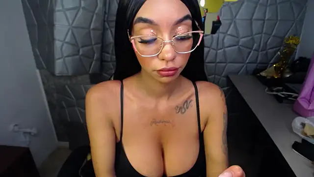 Snapshot of Tiffanny chatting on March 4, 6:39 pm Tiffanny online show from March 4, 6:39 pm